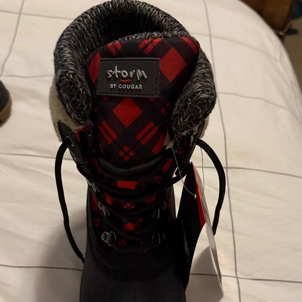 Cougar Women's Black and Red Plaid Winter Boots Size 8‎